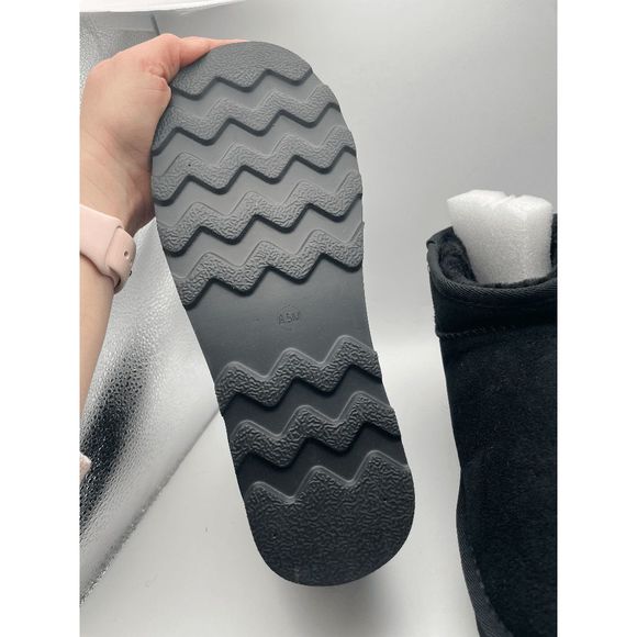 CUSHIONAIRE Women's COZY Genuine Suede pull on platform boot, Black 8.5 - Picture 3 of 6